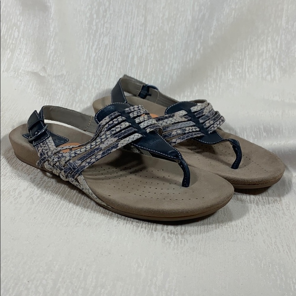 Clarks Artisan Grey Snakeskin Leather Thong Sandals 7B adjustable ankle strap